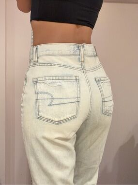 American Eagle High-Rise Light Wash Women's Jeans